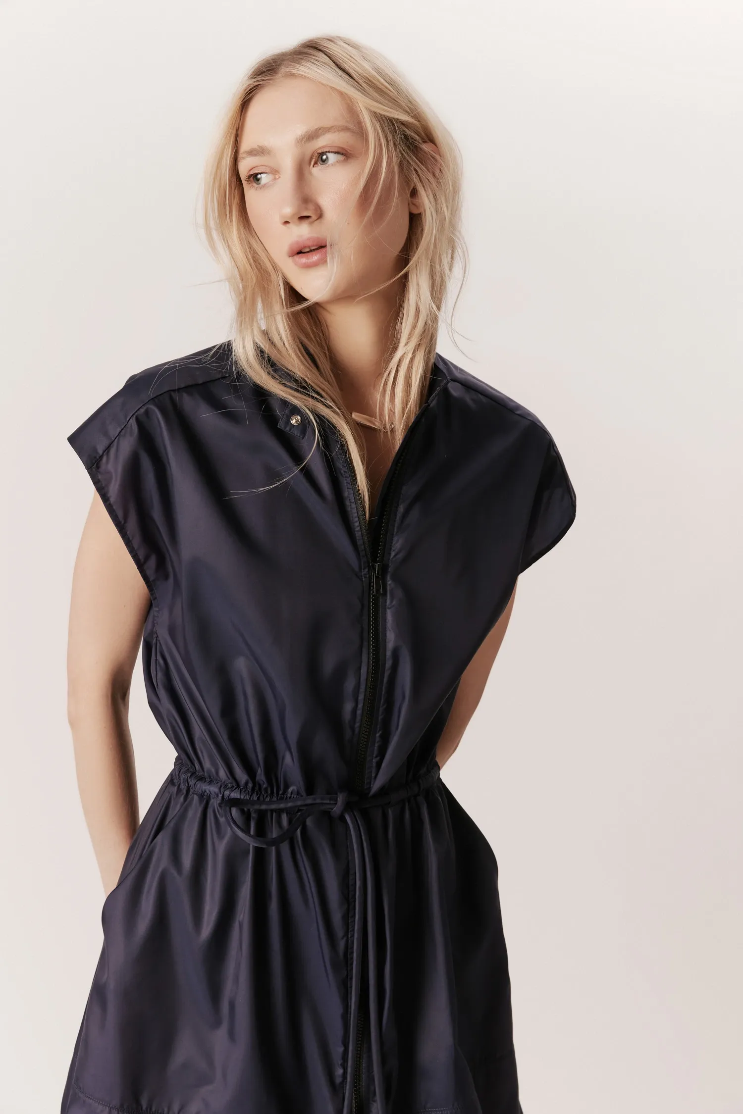 007308_VESTIDO_NYLON_MIDI_ZIPER_SEM_MANGA_MARINHO_ANDREAMARQUES -4-
